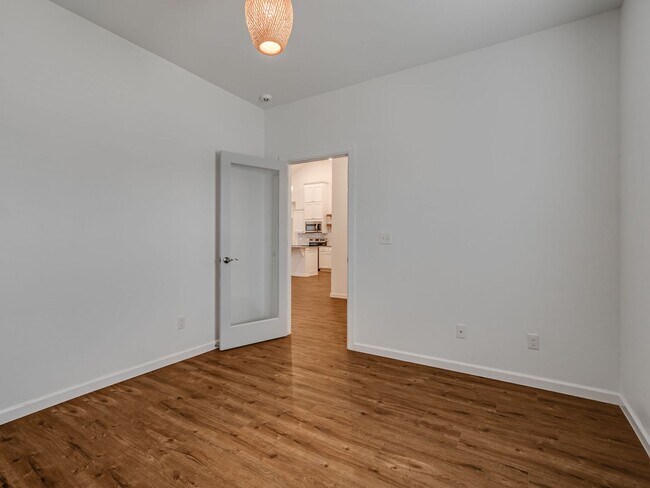 Building Photo - 4 Bedroom + Yukon Schools