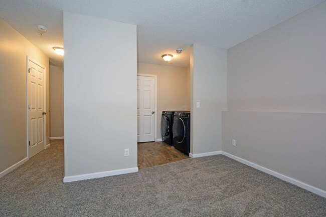 Building Photo - Newly Updated Townhouse Available Now in Monticello!