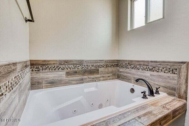 Building Photo - 13197 Hazy