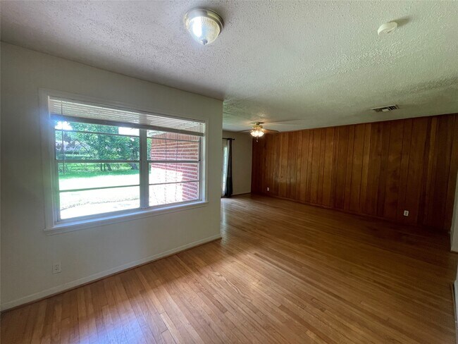 Building Photo - 5042 Grape St