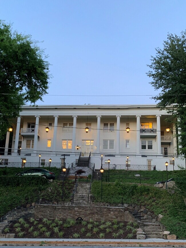 Building Photo - 169 Peachtree Cir NE
