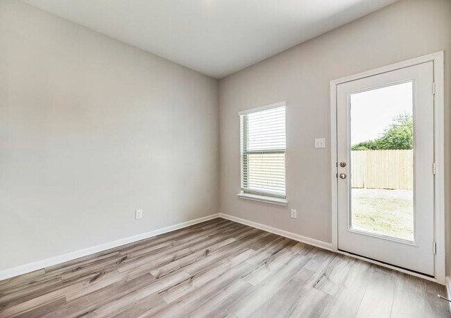 Building Photo - 404 Harbor Oaks Dr