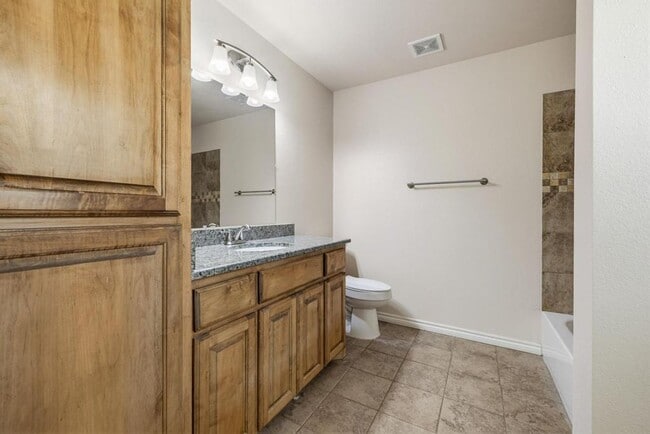 Building Photo - Step into comfort and modern convenience with this charming 3-bedroom, 2-bathroom home in Sherman...