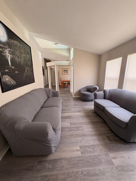 Private Siting Area - 1593 Eagle Ave NW