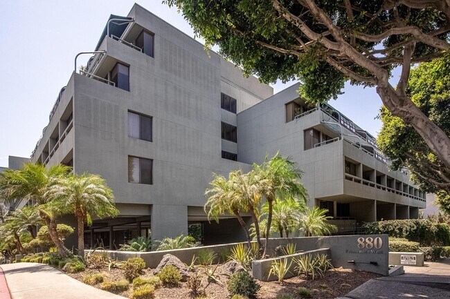 Promenade West - 880 W 1st St