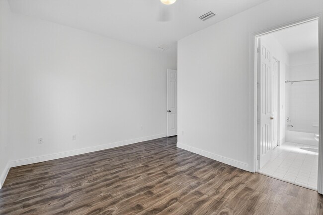 Building Photo - 2515 Venetian Ct