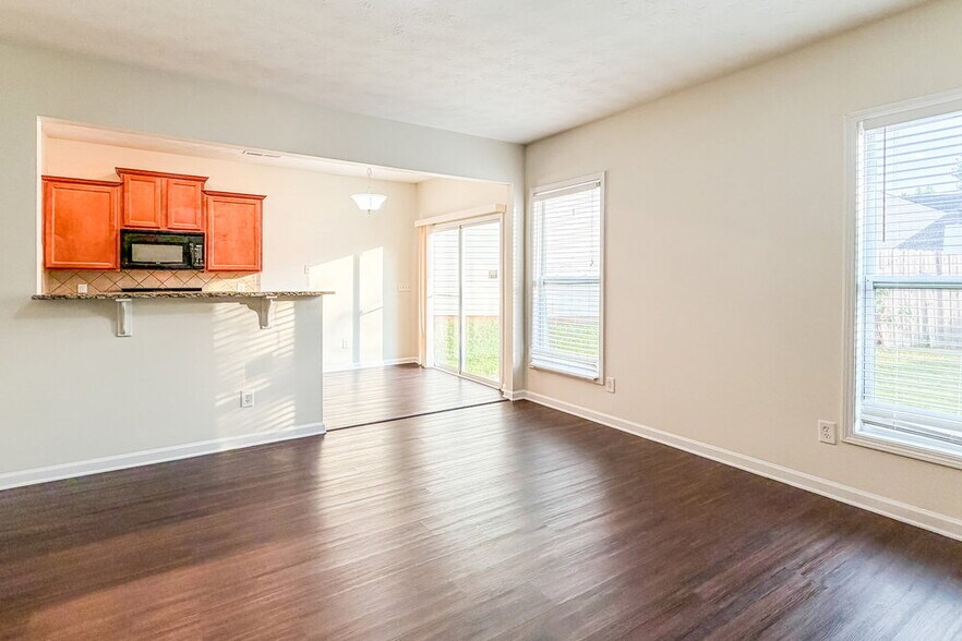 Building Photo - 815 Forsythia Way