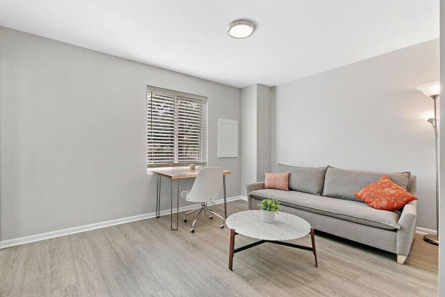 Building Photo - 931 W Glen Flora Ave