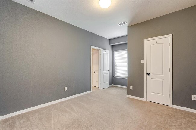 Building Photo - 16 Cheswood Manor Court