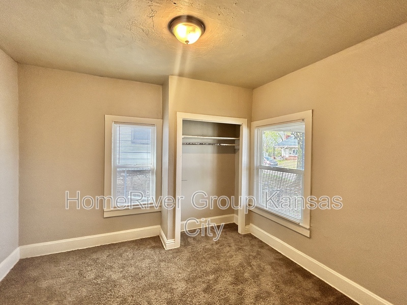 Building Photo - 1305 Oakley Ave