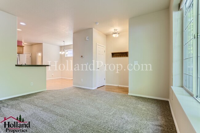 Building Photo - 1094 SE Alika Ave