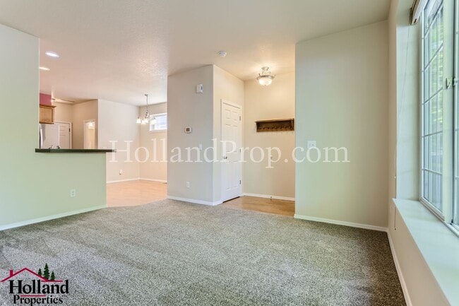 Building Photo - Beautiful 3 Bedroom Home with Community Pool, Hot Tub & 2-Car Garage in Hillsboro