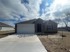 Building Photo - 806 Comanche Dr