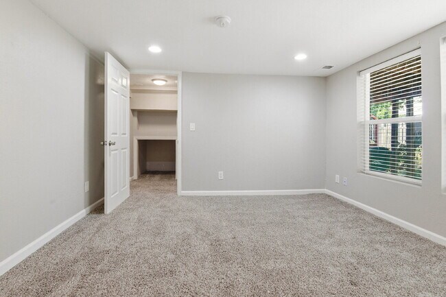 Building Photo - $2,120.95 with $300 off the first month's rent, 2 Beds - 2 Bath, Duplex in Lakewood with Cozy Car...