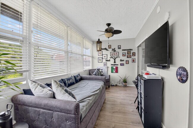 Building Photo - 6525 S Oriole Blvd