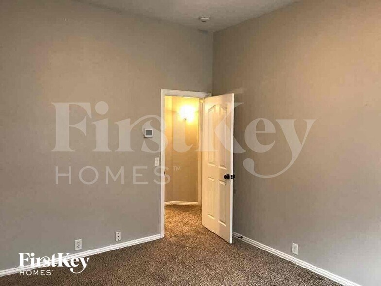 Building Photo - 612 Celeste Ln