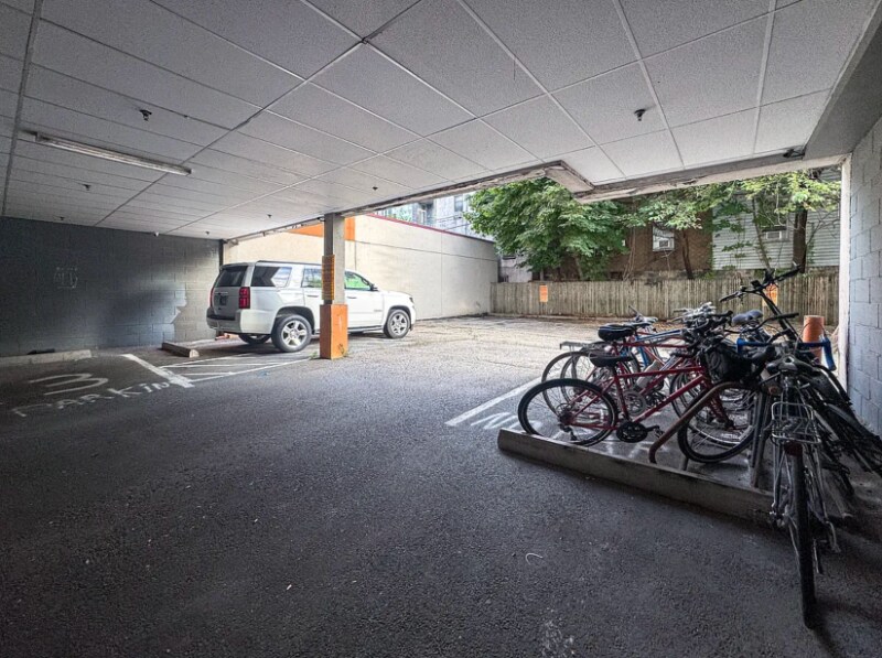 Building Photo - 924 Metropolitan Ave