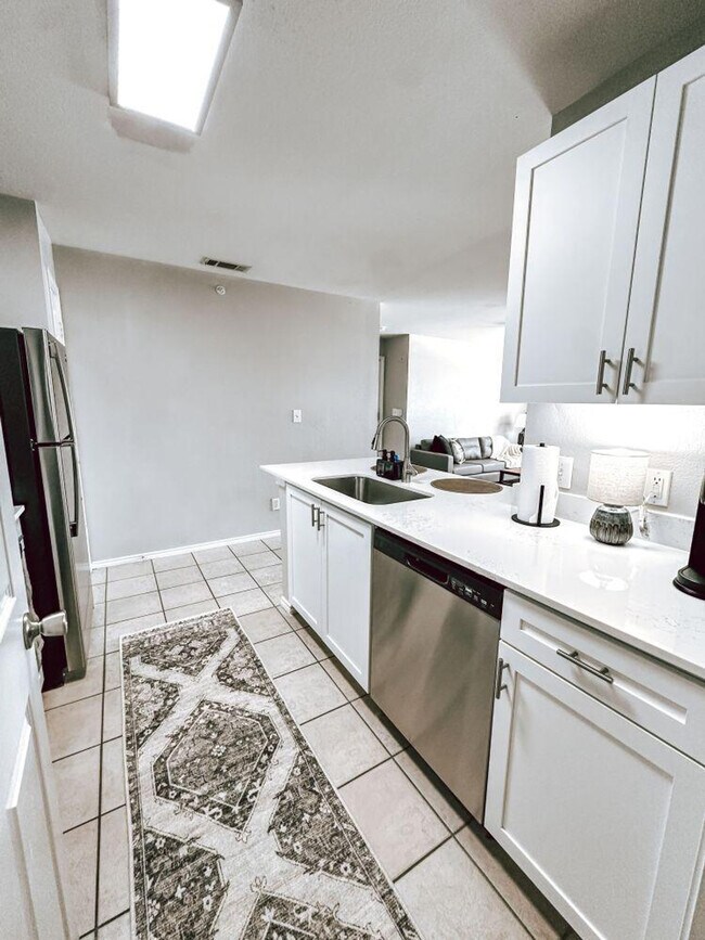 Building Photo - 1201 Cleveland St