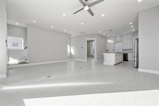 Building Photo - 6106 Clarkson Ln