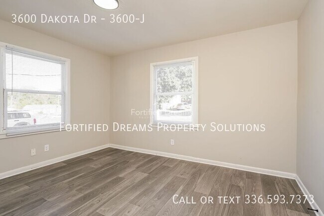 Building Photo - 3600 Dakota Dr