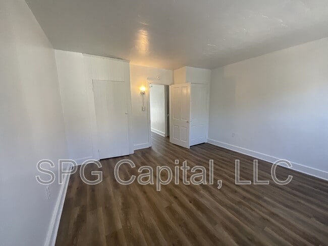 Building Photo - 434 W College Ave