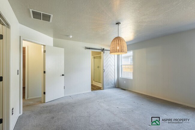 Building Photo - 4 Bed 2 Bath home for rent