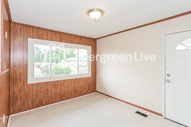 Building Photo - 2660 Wenning Rd