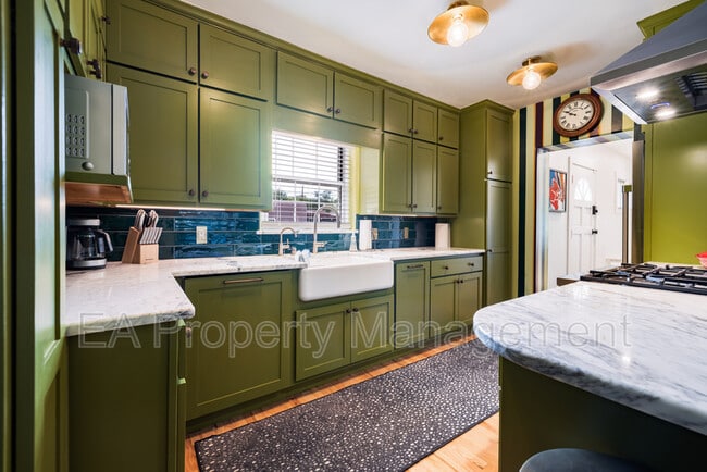 Building Photo - 520 San Pasquale Ave SW