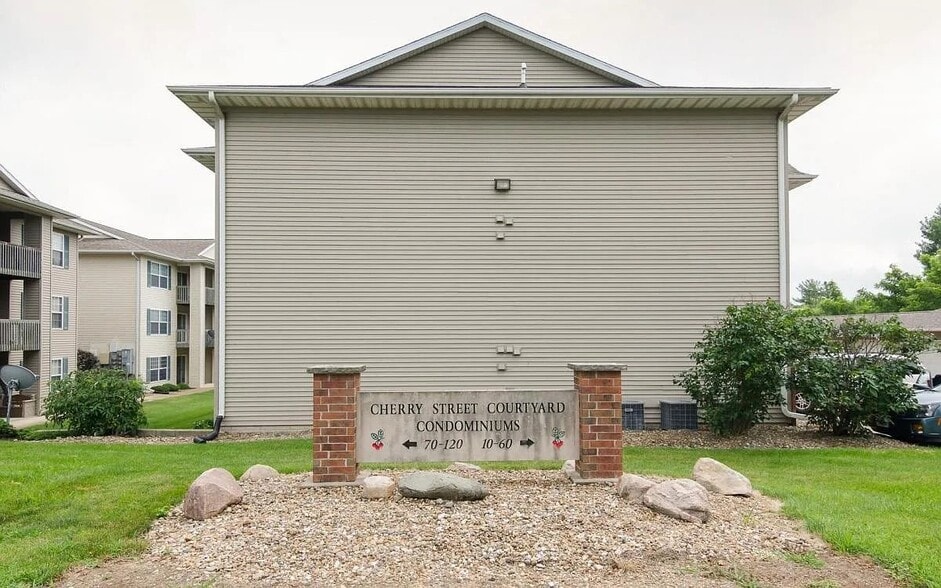 Complex Entry - 80 Cherry Ct