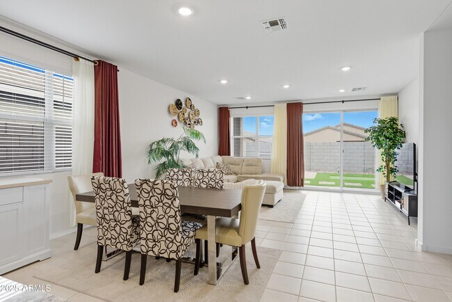 Building Photo - 17427 W Msn Ln