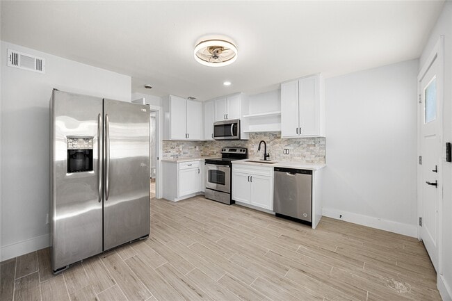 Building Photo - 3229 Holman St