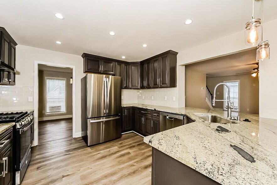 Building Photo - 7971 Clearview Cir