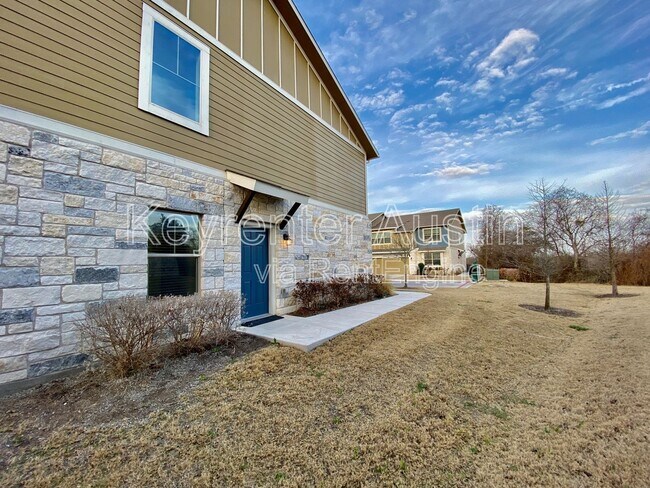 Building Photo - 516 E Slaughter Ln