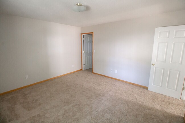 Building Photo - 1321 Godas Cir