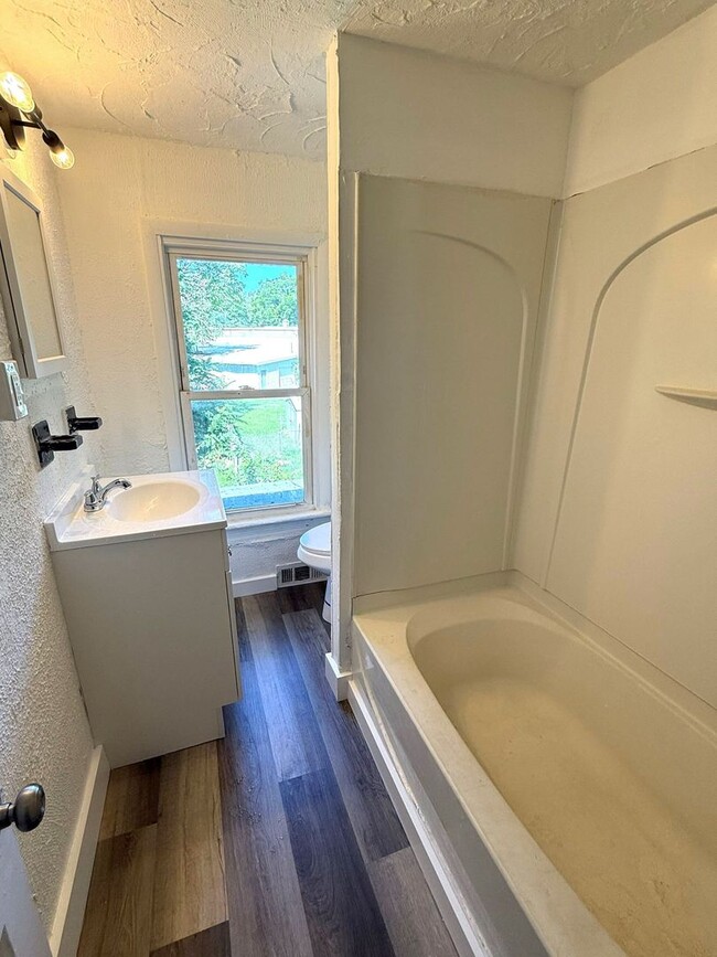 Building Photo - Spacious 4-Bedroom Home with Bonus Features