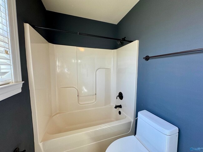 Building Photo - 1024 Split Rock Cove