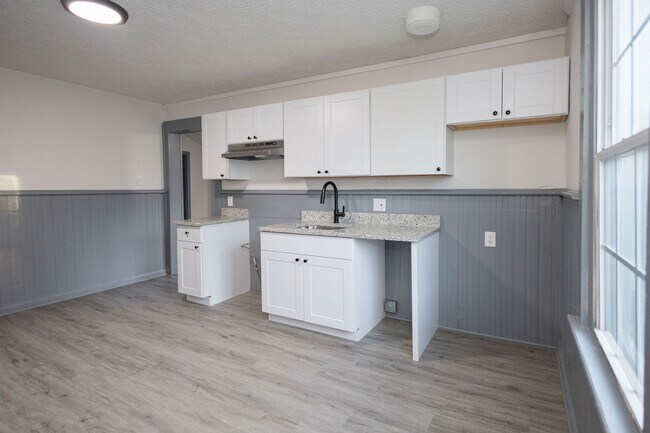 Building Photo - Modern 2BR Upgrade Near Downtown – Move-In Ready + $500 Off!