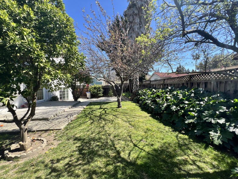 Building Photo - 322 Avenida Nogales