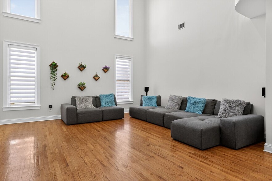 Building Photo - 410 Fox Chase Cir