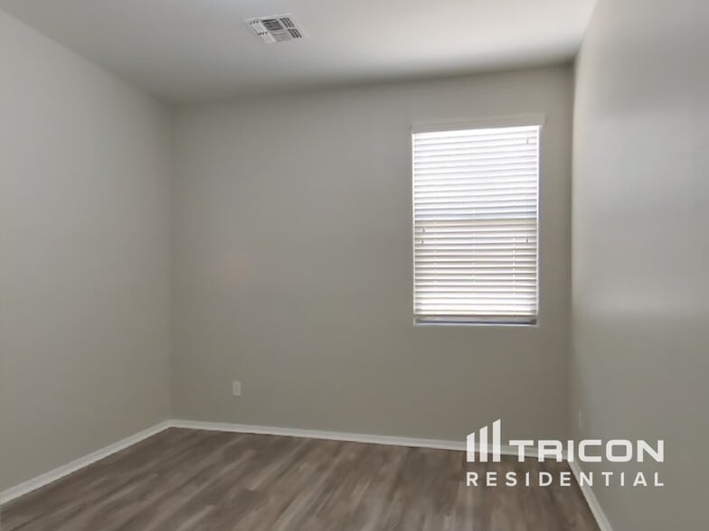Building Photo - 3106 E Ravenswood Dr