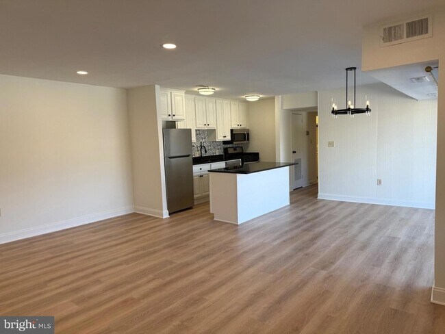 Building Photo - 3842 Bel Pre Rd