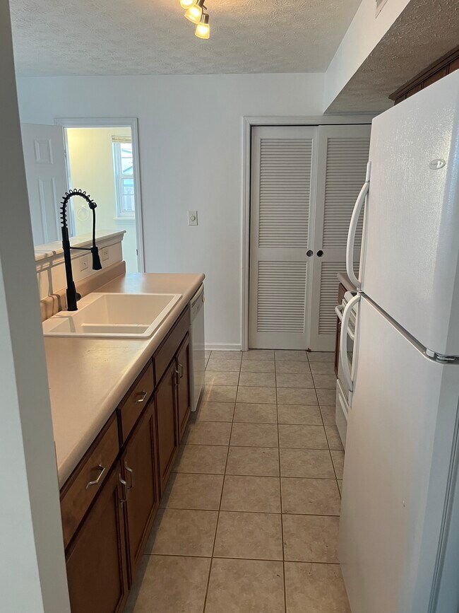 Building Photo - 1414 E New York St