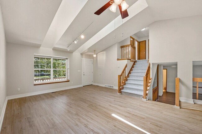 Building Photo - 2461 Hampshire Square