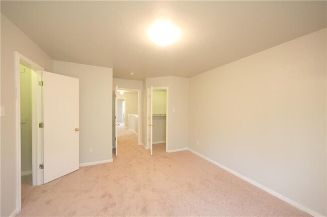 Building Photo - 2874 Southampton Way