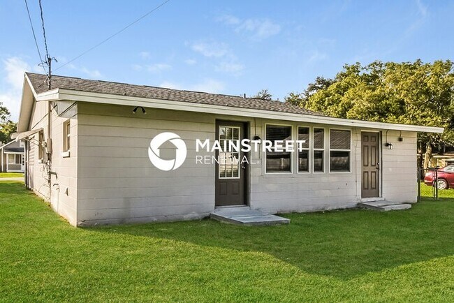 Building Photo - 3 Bedroom Pet-Friendly Home in St. Cloud, FL with Main Street Renewal