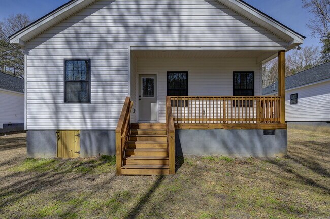 Building Photo - 32 Roberson St