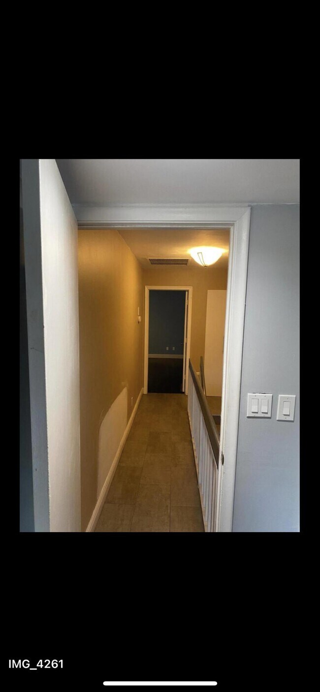 Building Photo - 6557 Racquet Club Dr