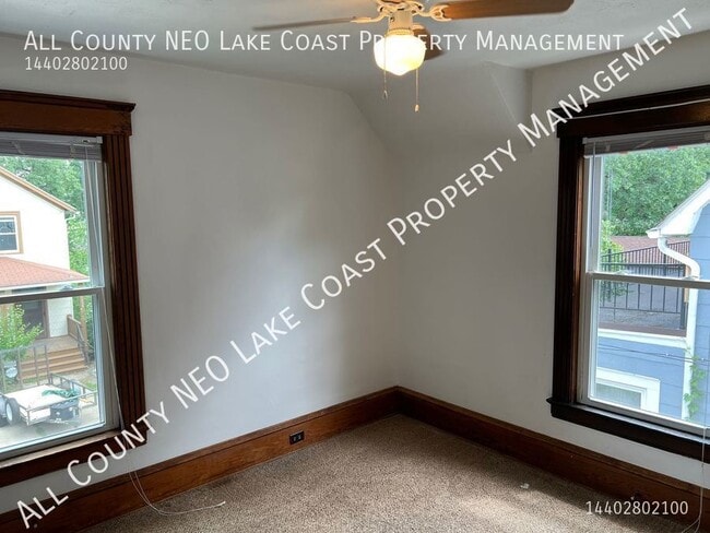 Building Photo - 1353 Cove Ave