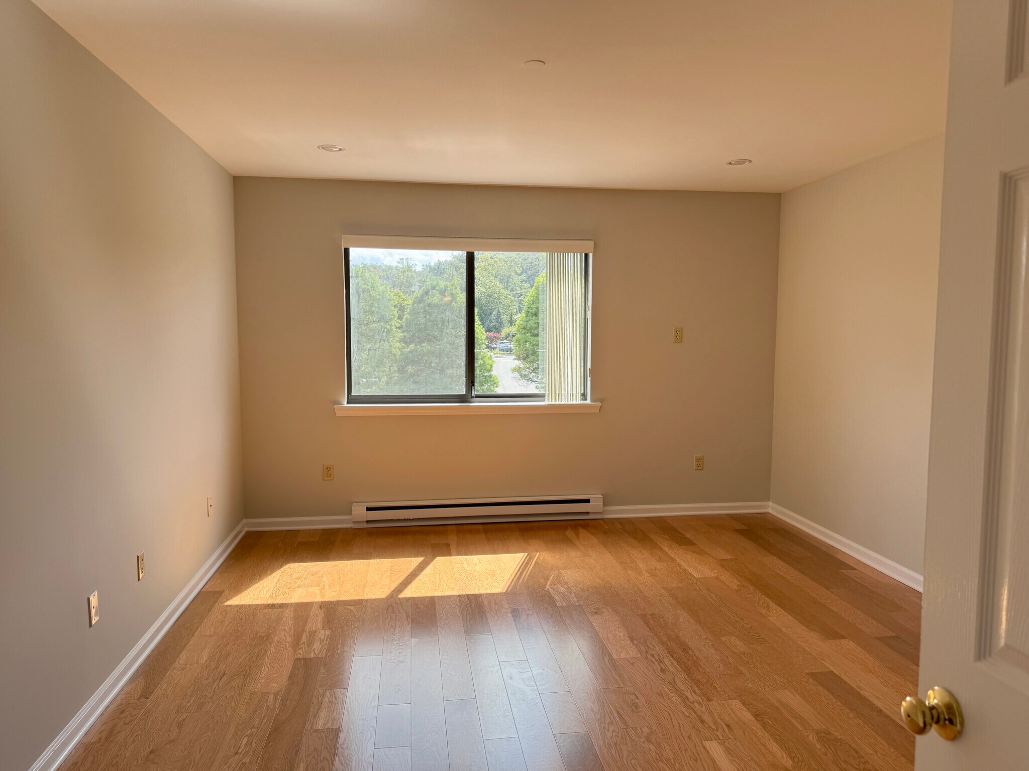 Building Photo - 96 Danbury Rd