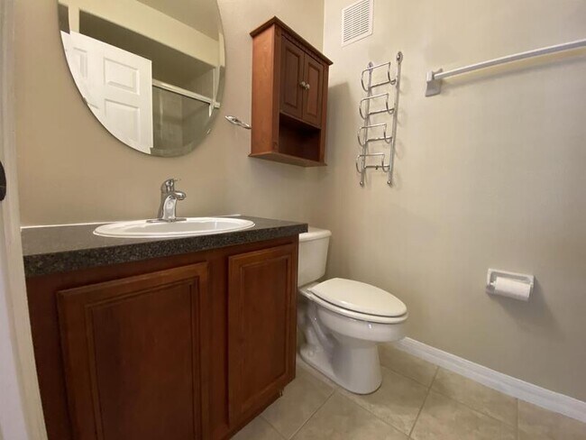 Building Photo - 4570 Virginia Dr